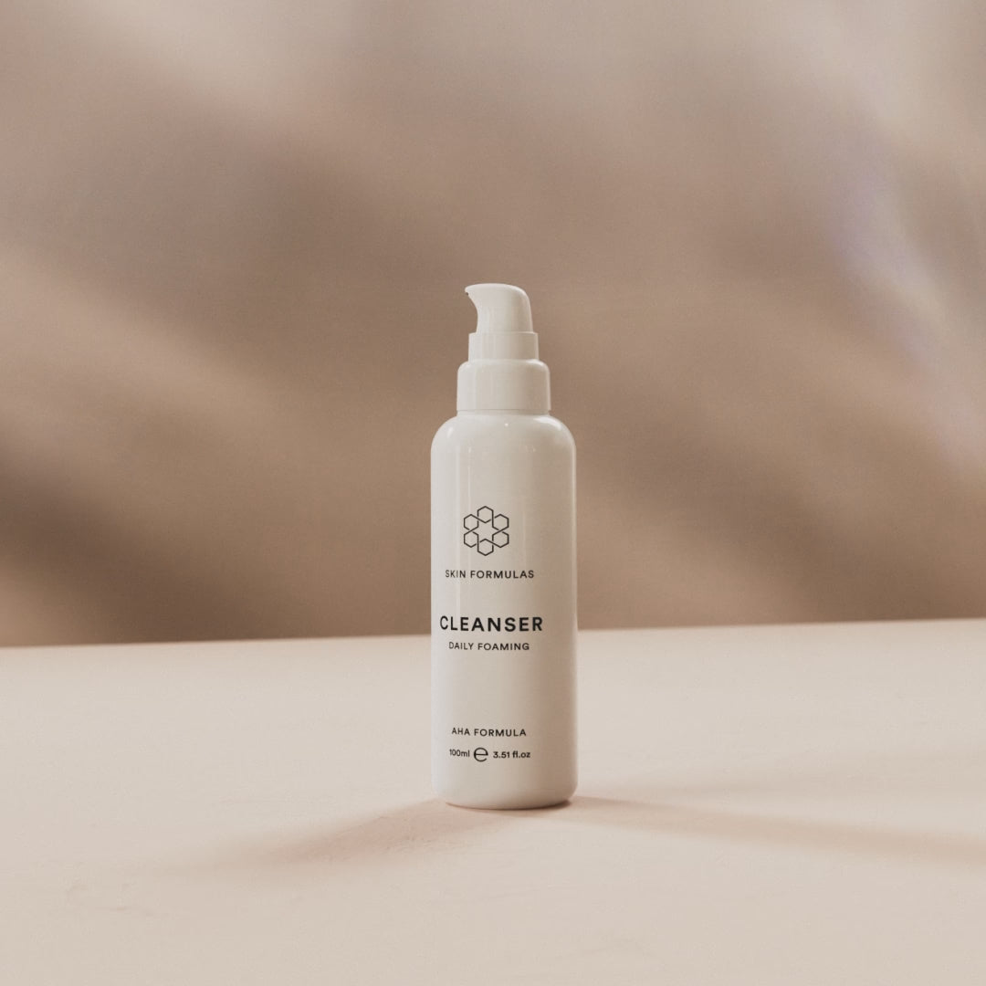 Load video: Cleanser · Daily Foaming – AHA Formula - 100ml